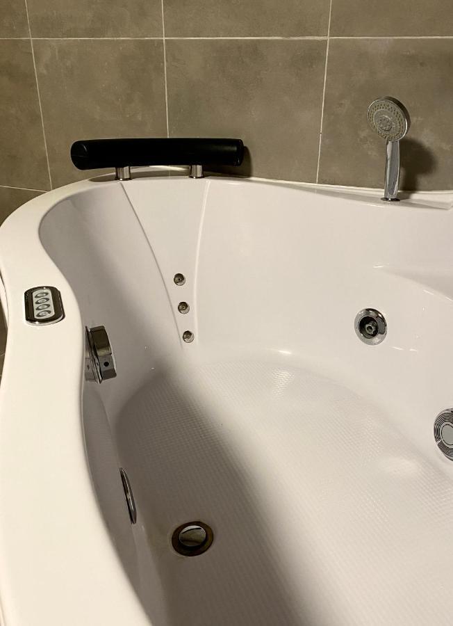 Superbe Logement Pres De Bruxelles Avec Spa Prive Εξωτερικό φωτογραφία